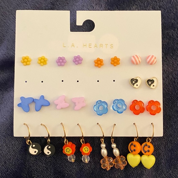 🦋4/$20 SALE - Mixed earring pack from LA Hearts - Picture 1 of 2